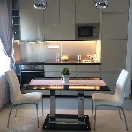 Tulip Luxus Apartment Balatonalmadi